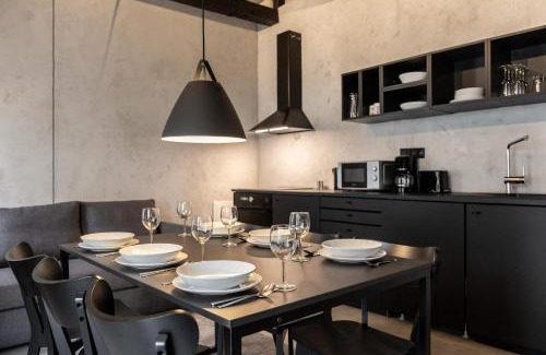 Weissensee Apartment | COOLEST Apartment in Berlin, easy Check-in, close to center, Black & White Maisonette #6