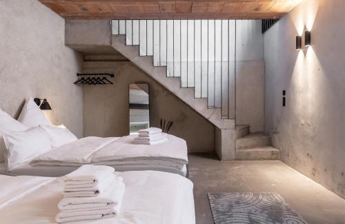 Weissensee Apartment | COOLEST Apartment in Berlin, easy Check-in, close to center, Black & White Maisonette #6