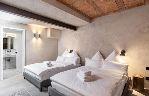Weissensee Apartment | COOLEST Apartment in Berlin, easy Check-in, close to center, Black & White Maisonette #6