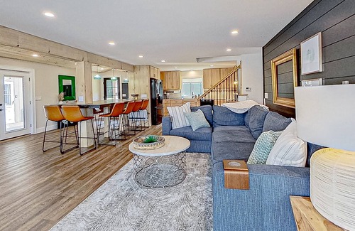 Lochmere House | Coons Point | Dog-friendly lakefront house in Belmont with hot tub & dock