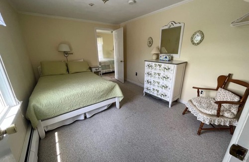 West Dover House | Cooper Hill Inn- 7 mins from Mt. Snow