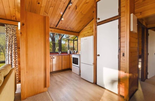 Holdens Bay House | Coopers Lakeside Cabin | Lakefront Escape + Kayaks