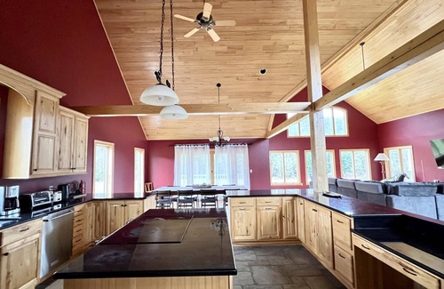 Wells Bridge Ski Chalet | Cooperstown All Star Newly Renovated 5B 3.5B with Amazing view and Creek