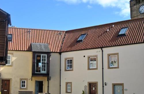Kilrenny House | Coorie Cottage- stylish townhouse Anstruther