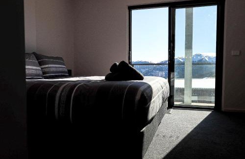 Falls Creek Hotel | Cooroona Alpine Lodge