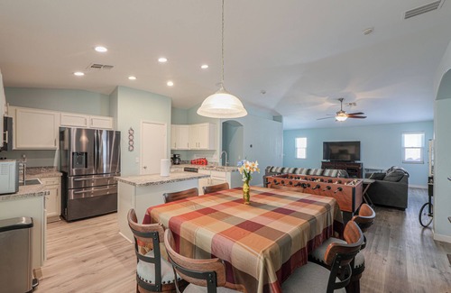 Maricopa House | Copa Entertainment District- Family & Dog-Friendly