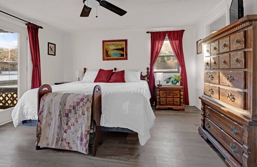 Gun Barrel City House | Copeland Cottage Beautiful lake house discounted priices
