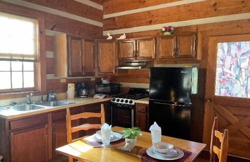 Pittman Center Cabin | Copeland Creek Romantic Getaway