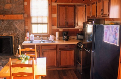 Pittman Center Cabin | Copeland Creek Romantic Getaway