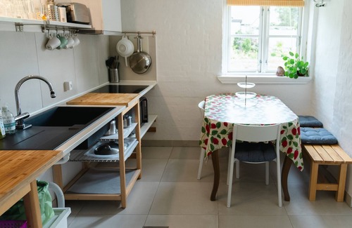 Vanlose Condo | Copenhaguen: Basement apartmentš” Classic Danish villa
