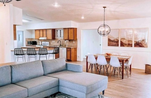Cottonwood-Verde Village House | Copper Canyon Cottage 8 Bedroom House