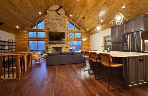 Gnaw Bone Apartment | Copper Cliff Cabin in Brown County