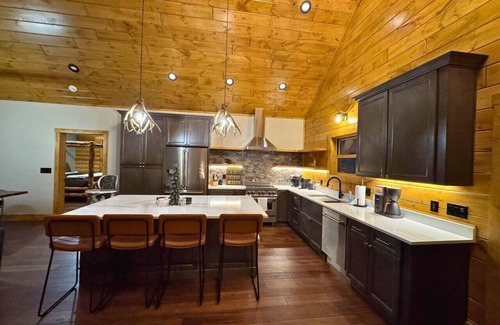Gnaw Bone Apartment | Copper Cliff Cabin in Brown County