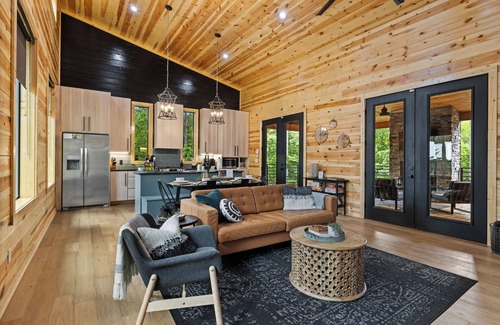 Broken Bow Cabin | Copper Haven. Romantic Modern Escape in the Woods
