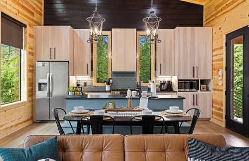 Broken Bow Cabin | Copper Haven. Romantic Modern Escape in the Woods