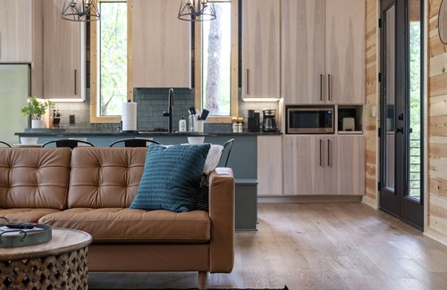 Broken Bow Cabin | Copper Haven. Romantic Modern Escape in the Woods