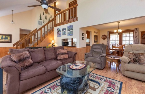Valley Creek Run Cottage | Copper Lady Cottage - Creekside 3 BR, 2BA, Hot Tub, Firepit