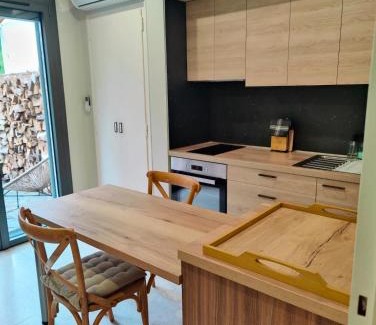 Clos Banet Apartment | Coquet appartement avec patio privatif-Stationnement gratuit à proximité