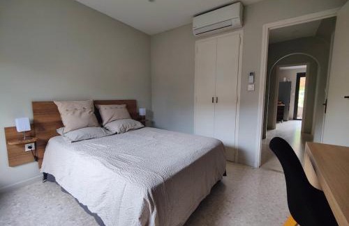 Clos Banet Apartment | Coquet appartement avec patio privatif-Stationnement gratuit à proximité
