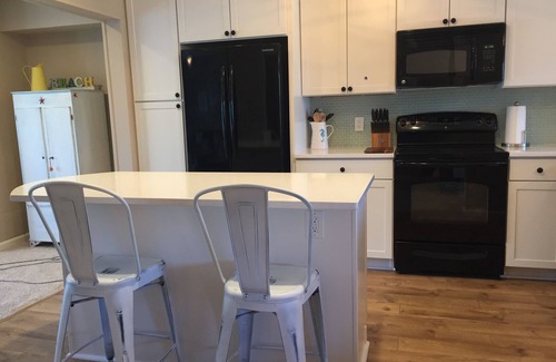 Southend House | Coquille BeachTownhouse, Beach Block, Only Short Walk to Private Beach