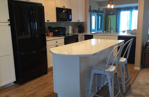 Southend House | Coquille BeachTownhouse, Beach Block, Only Short Walk to Private Beach