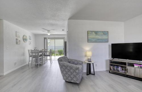 South Daytona House | Coquina Cabana with fenced yard and adorable decor
