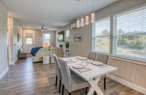 Ocean Shores House | Coral Beach Cottage