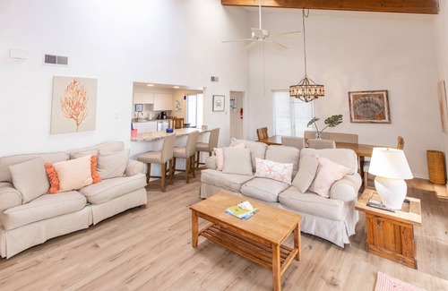 Northeast Virginia Beach House | Coral Beach House - North End VB
