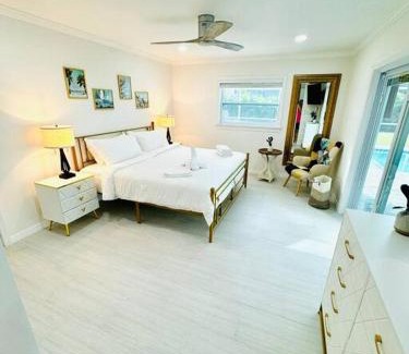 Pelican House | Coral Breeze - Remodeled Pool Game room for 8!
