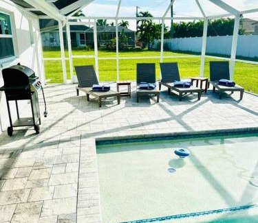 Pelican House | Coral Breeze - Remodeled Pool Game room for 8!