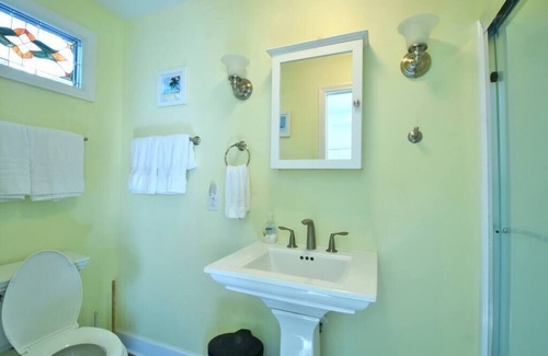 Morehead City House | Coral Cottage in Beaufort Historical District