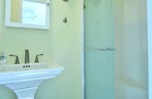 Morehead City House | Coral Cottage in Beaufort Historical District