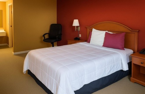 Anthony Hotel | Coratel Inn & Suites by Jasper Anthony-Deluxe 1 Queen Bed Non-Smoking