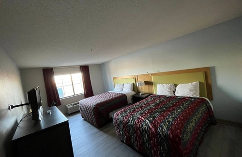 College Hill Hotel | Coratel Inn & Suites by Jasper Wesley-Standard 2 Queen Bed Non-Smoking
