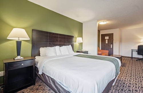 Wichita Hotel | Coratel Suites Comfort 1 King Suite with Sofa Oversized Non Smoking