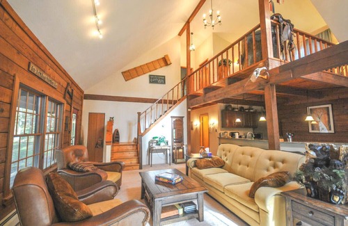 Ohiopyle Cabin | Corey Cabin | 3BR 2BA, Fireplace, Hot Tub, Close to Ohiopyle!