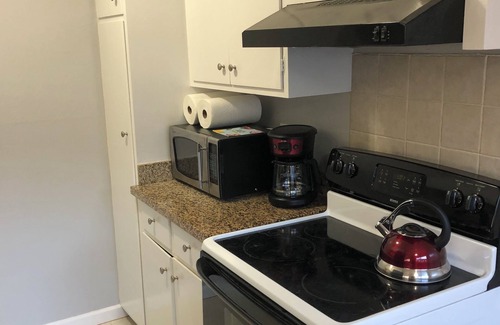 Belmont Apartment | Corner 1-bedroom apt in wonderful Belmont close to SF airport, SFO & San Jose