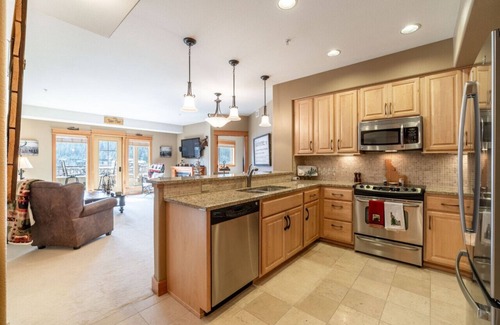 Coeur d'Alene Condo | Corner condo, amazing views, walk to shops and the river!