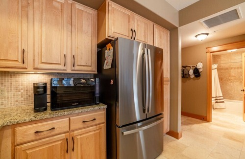 Coeur d'Alene Condo | Corner condo, amazing views, walk to shops and the river!
