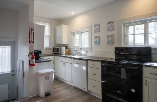 Saugatuck House | Corner Cottage, Downtown Saugatuck