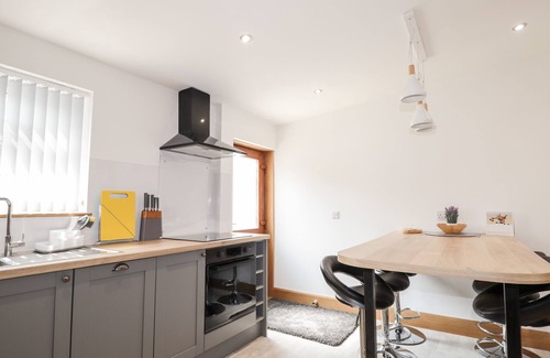 Buckie House | CORNER COTTAGE, pet friendly, country holiday cottage in Portgordon