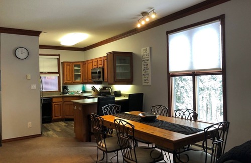Silver Star Mountain Condo | Corner Grandview Condo - 2 Bed/2 Bath w/Laundry, BBQ & Pet Friendly!
