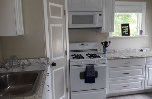 Wells River House | Corner Guest Home on 6 Acres along Connecticut River