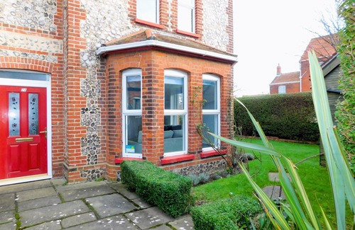Sheringham House | Corner House - a house that sleeps 8 guests in 4 bedrooms