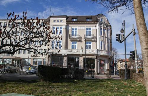 Slivek Apartment | Corner House