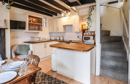 Staithes Cottage | CORNER HOUSE, pet friendly, character holiday cottage in Staithes