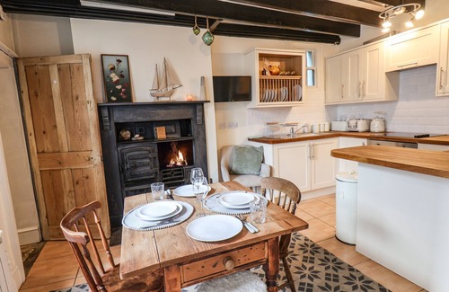 Staithes Cottage | CORNER HOUSE, pet friendly, character holiday cottage in Staithes