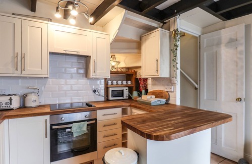 Staithes Cottage | CORNER HOUSE, pet friendly, character holiday cottage in Staithes