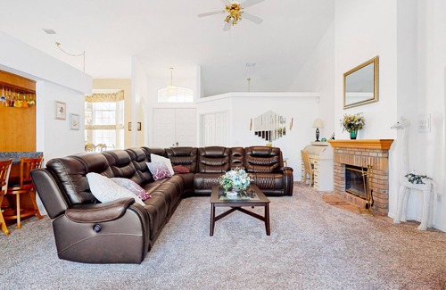 Brooksville House | Corner-lot home with private pool, patio & fireplace - near golf/natural springs