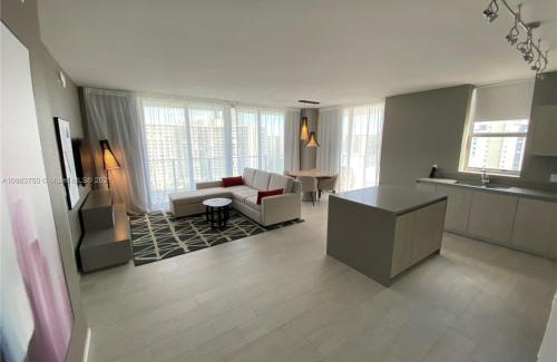 Hollywood South Central Beach House | Corner Modern Ocean View Low Floor